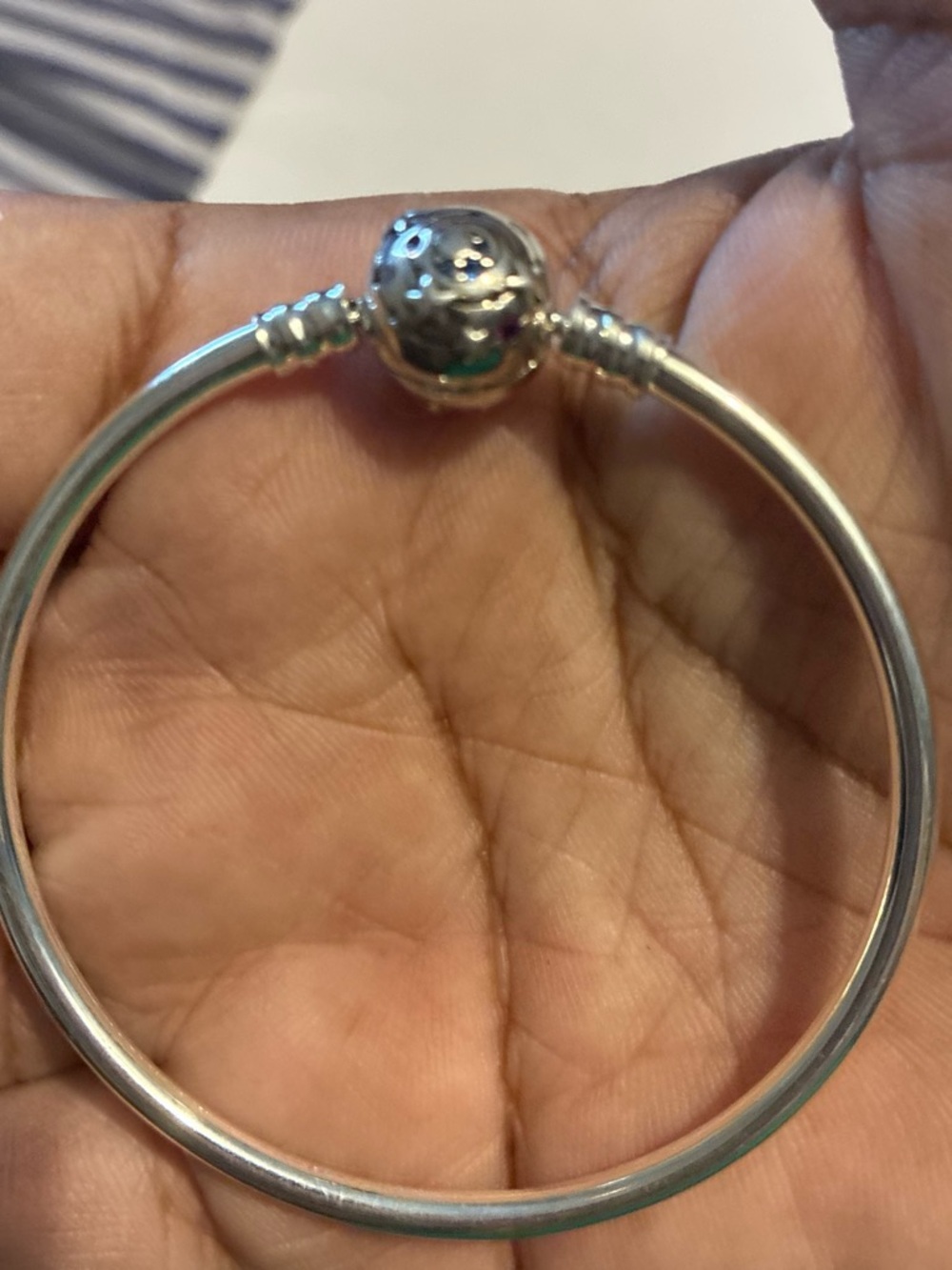 Classic Silver Round-Clasp Bangle Bracelet